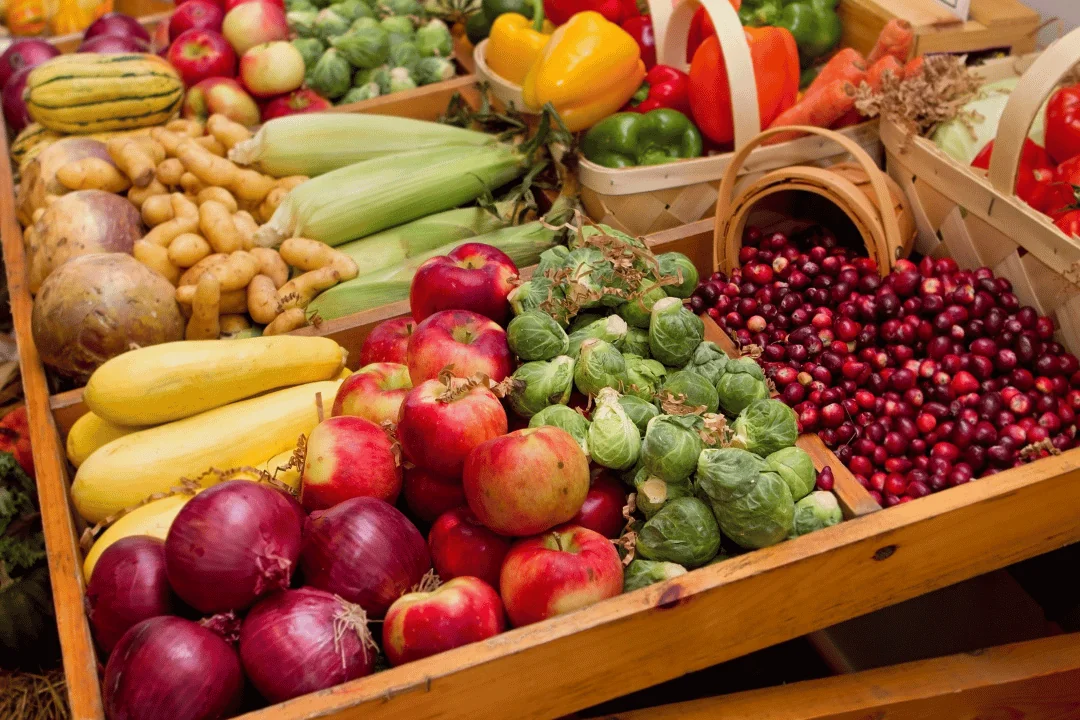 How the Harvest Season Shapes Shipping Strategies autumn produce on display at a farmer's market